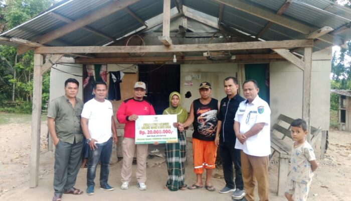 Kepedulian terhadap Warga, Baznas Pessel Bedah RTLH di Sutera