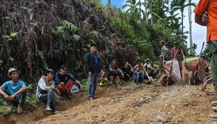 Gotong Royong Warga Sungai Sirah Kuranji Hulu, Faisal Tanjung Prioritaskan Perbaikan Jalan dan Fasilitas Umum