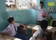 Kepala MTsN 5 Padang Monitoring Lingkungan Kelas dan Supervisi Pembelajaran Guru