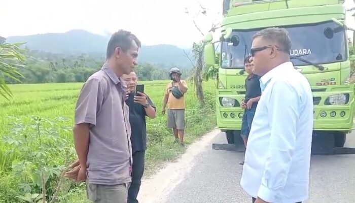 Khairuddin Simanjuntak Geram, Tegur Truk Bermuatan Berat di Ruas Jalan Kumpulan – Padang Sawah