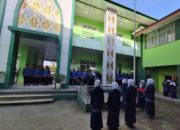 Harkitnas di MTsN 1 Padang, Kakankemenag Pembina Upacara