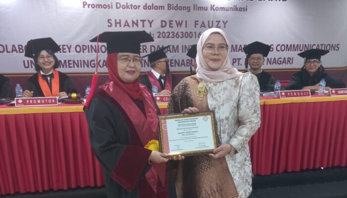 Disertasi Soal Komunikasi Pemasaran Bank Nagari, Shanty Raih Gelar Doktor dengan Cumlaude