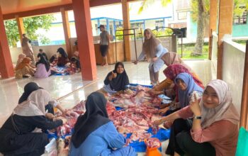 Keluarga Besar SMPN 16 Padang Laksanakan Penyembelihan Hewan Qurban yang ke-19