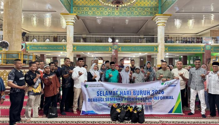 BPJS Ketenagakerjaan Pessel Bersama Pemkab Pessel Berbagi Sembako untuk Pekerja Informal pada Peringatan Hari Buruh 2026
