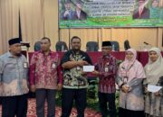 Tiga Peserta Terbaik Workshop MTsN 5 Padang Terima Penghargaan 