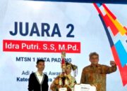 Idra Putri Guru MTsN 1 Padang Terima Penghargaan Juara 2 Piala Adi Acarya Awards 2026 Tingkat Nasional