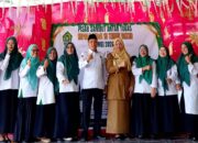Keluarga Besar MTsN 15 Tanah Datar Hantarkan Muspiarman ke Tempat Tugas Baru