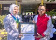 Raih Prestasi Tingkat Nasional, Salfira Mulyatni Siswi MTsN 2 Pessel Diberi Reward