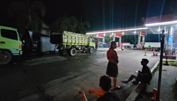 Kami Tidur di Kabin, Menunggu Solar yang Tak Kunjung Datang
