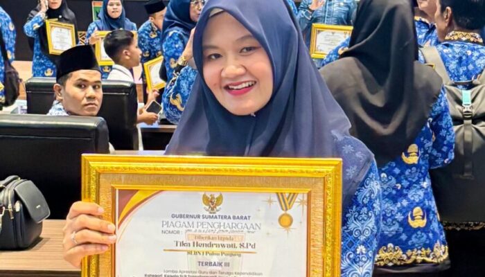 Program ‘Bintang’ Antar Kepala SLB Negeri 1 Pulau Punjung Raih Penghargaan di Ajang Apresiasi GTK Sumbar