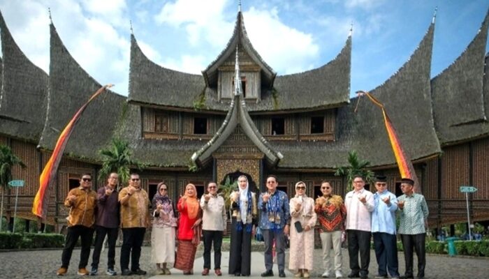 Menteri Pariwisata Kunjungi Istano Basa Pagaruyung, Dorong Promosi dan Kolaborasi Pariwisata Tanah Datar