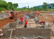 Tinjau Progres Huntap Buddha Tzu Chi Berbahan Sepablock, Dirut SIG Pastikan Kualitas Konstruksi