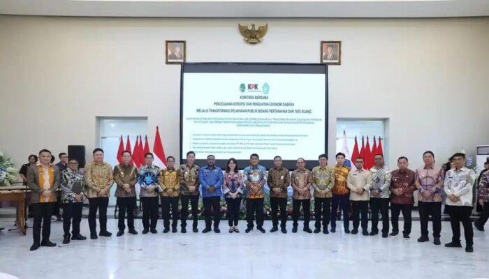 Di Hadapan Gubernur Sulut YSK, Wabup Minut Kevin Lotulung Teken Komitmen dengan KPK dan ATR/BPN