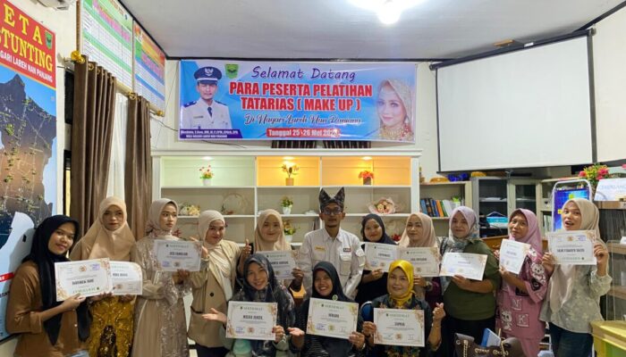 Dari Aula Nagari ke Pelaminan Minang, Perempuan Milenial Lareh Nan Panjang Diasah jadi MUA Profesional