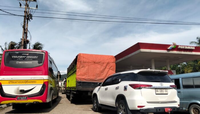 Solar dan Pertalite Langka di Pessel, Antrean Mengular di SPBU