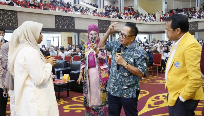 Bekali 1.896 Calon Wisudawan UNP Hadapi Dunia Kerja, Basrizal Koto: Kepercayaan Kunci Sukses di Dunia Profesional