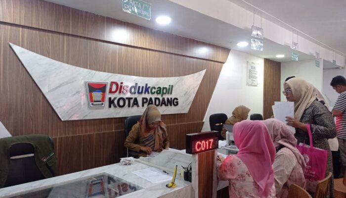 Disdukcapil Padang Imbau Warga Aktifkan IKD