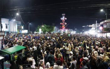 Prosesi Maarak Jari-Jari Pesona Budaya Tabuik Piaman 2026 Berlangsung Meriah