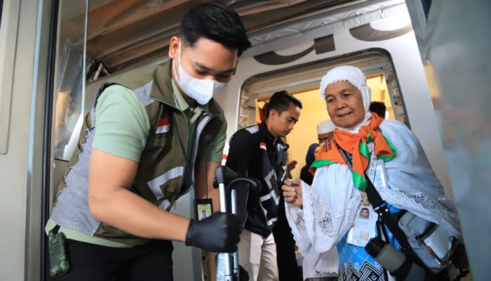 4.294 Jemaah Haji Debarkasi Padang Tiba di Tanah Air, Kemenhaj Tuntaskan Pemulangan Gelombang Pertama
