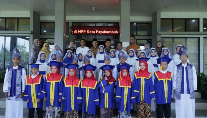 Khatam Al-Qur’an MDTA Nurul Iman Payakumbuh Perkuat Karakter Generasi Muda