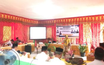 Rika Maria Kepala MAN 1 Tanah Datar Narasumber Lokakarya Ponpes Al Makmur Tungkar