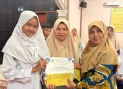 Siswa MTsN 2 Solok Lulus 100 Persen, Terima Rapor dan Lakukan Penanggalan Atribut Madrasah