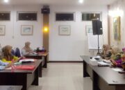 Fitri Evalius Kepala Madrasah Berikan Pendalaman Materi Kokurikuler pada Lokakarya MTsN 15 Tanah Datar