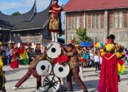 Semarak Tahun Baru Islam, Drumband Bahana Melodi Nusantara MTsN 10 Tanah Datar Meriahkan Didikan Subuh Gabungan dan Pawai Ta’aruf