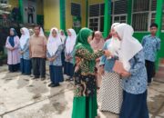 Pembagian Rapor, MTsN 15 Tanah Datar Apresiasi Perjuangan Siswa 