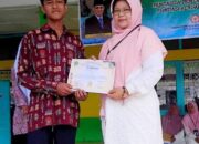 Penyerahan Rapor MAN 1 Tanah Datar Bertabur Reward