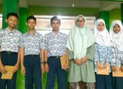 Enam Siswa Raih Penghargaan Perpustakaan Buya Hamka MTsN 1 Padang
