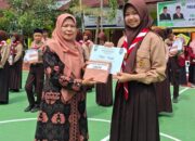 MTsN 2 Sawahlunto Laksanakan Pembagian Rapor dan Berikan Reward Siswa Terbaik Akademik 