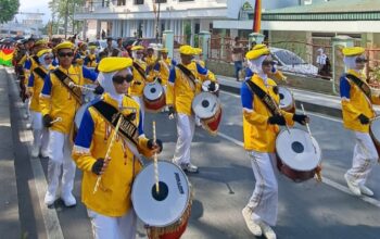 Drumband Bahana Melodi Nusantara MTsN 10 Tanah Datar Meriahkan Khatam Quran di Bukittinggi