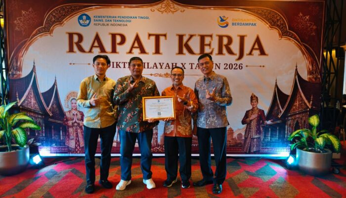 UISB Terima Penghargaan Pelaporan PDDikti Terbaik dari LLDIKTI