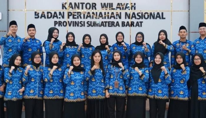 Tiga PNS Kantah Padang Pariaman Ikuti Pengambilan Sumpah di Kanwil BPN Sumbar