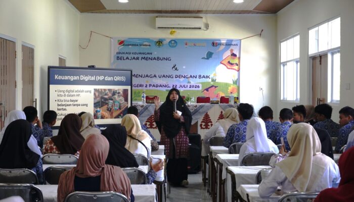 Jamkrida Sumbar Edukasi Pelajar SLB Negeri 2 Padang, Tanamkan Kebiasaan Menabung Sejak Dini