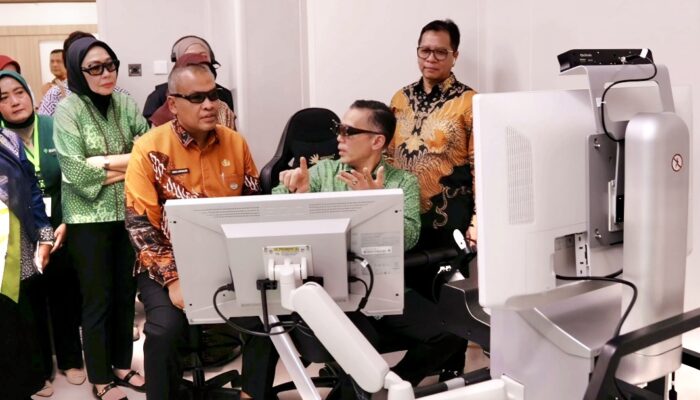 Era Baru Operasi Minimal Invasif, RSU Bunda Padang Hadirkan Robot Bedah Pertama di Sumbar