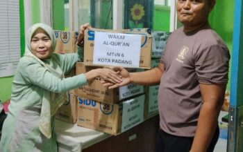 MTsN 6 Kota Padang Salurkan 220 Mushaf Al Qur’an Wakaf 