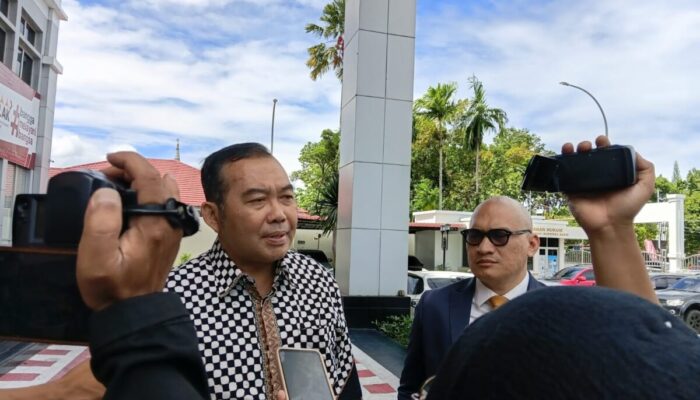 Kuasa Hukum Tersangka Dugaan Korupsi Dermaga Labuhan Bajau, Dr. Suharizal Hadirkan Ahli Kepelabuhanan ke Kejati Sumbar