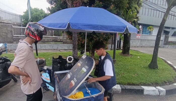 Kopi Gerobakan Kian Menjamur, Rezeki Manis Mengalir di Sudut Kota Padang