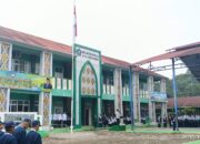 Pimpin Upacara Bendera, Kepala MTsN 6 Padang Yakub Sampaikan Empat Pesan 