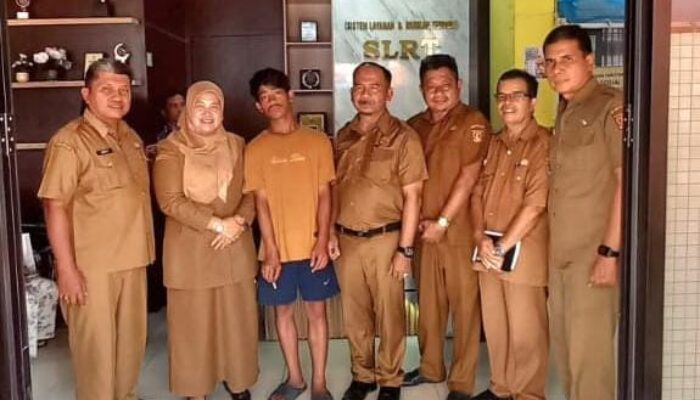 Respons Cepat Dinsos Agam, Warga Terlantar Asal Lima Puluh Kota Kembali ke Keluarga
