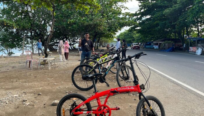 Rental Sepeda Three Boy Cuma Rp20.000, Cara Seru Menikmati Pantai Padang Tanpa Buru-Buru