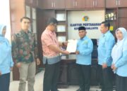 Pastikan Legitimasi, Kepala MAN Kota Sawahlunto Terima Sertifikat Tanah