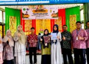 27 Murid Baru MAN Lima Puluh Kota Terima Seragam Gratis, 15 Murid Berprestasi Raih Bonus
