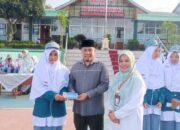 Komite dan Kepala MAN 1 Padang Panjang Beri Reward Penghafal Al Quran