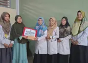 Keluarga Besar MTsN 2 Sawahlunto Salurkan Bantuan bagi Murid Korban Musibah Kebakaran