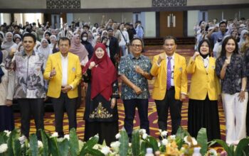 Basrizal Koto Berbagi Kunci Sukses Kepada 1.896 Wisudawan UNP : Kepercayaan Kunci Sukses di Dunia Profesional