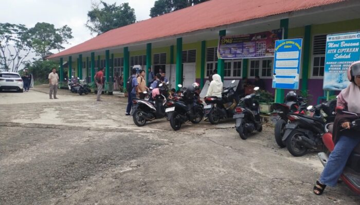 Harapan di Ujung Pengumuman, Puluhan Calon Siswa Terancam Gagal Sekolah karena Kuota Terbatas