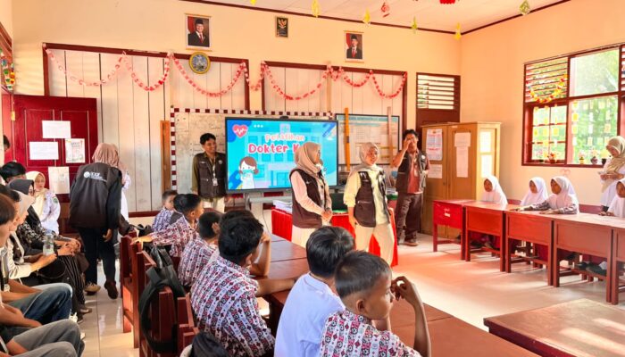 Pelatihan Dokter Kecil KKN Unand Durian Tinggi Bekali Siswa SDN 29 Kampung Taji dengan Keterampilan P3K Sejak Dini